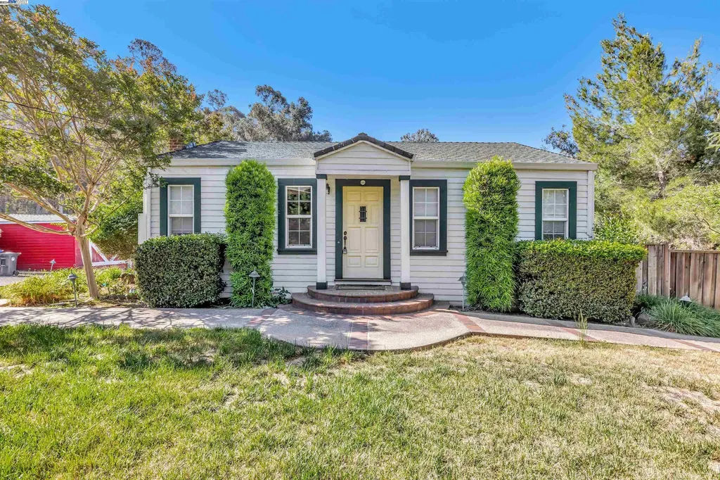 2725 Hansen Road Hayward CA 94541