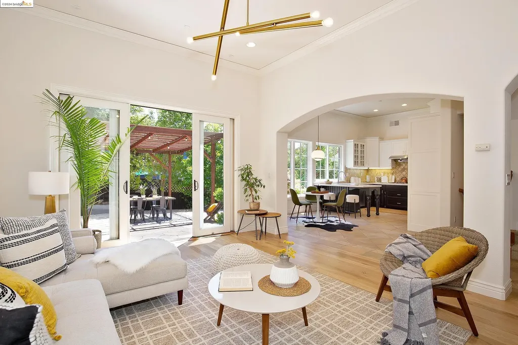 10 Woodside Glen Court Oakland CA 94602