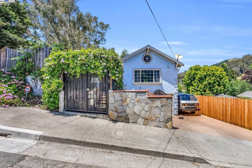 3907 Altamont Avenue Oakland CA 94605