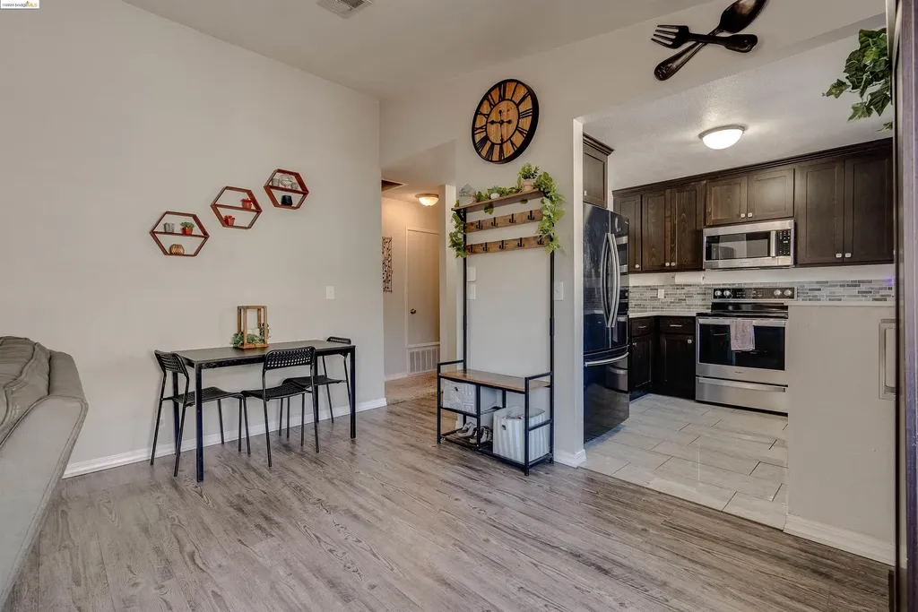 390 Hazelnut Lane Oakley CA 94561