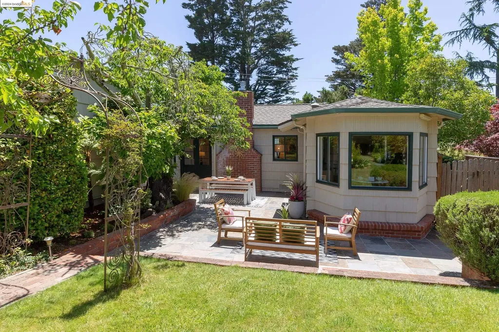 Oakland CA, 6941 Colton Boulevard