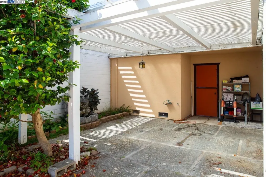 33010 Lake Mead Drive Fremont CA 94555