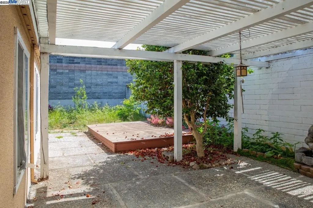 33010 Lake Mead Drive Fremont CA 94555