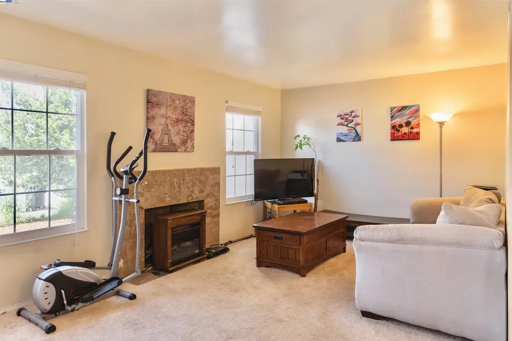 33010 Lake Mead Drive Fremont CA 94555