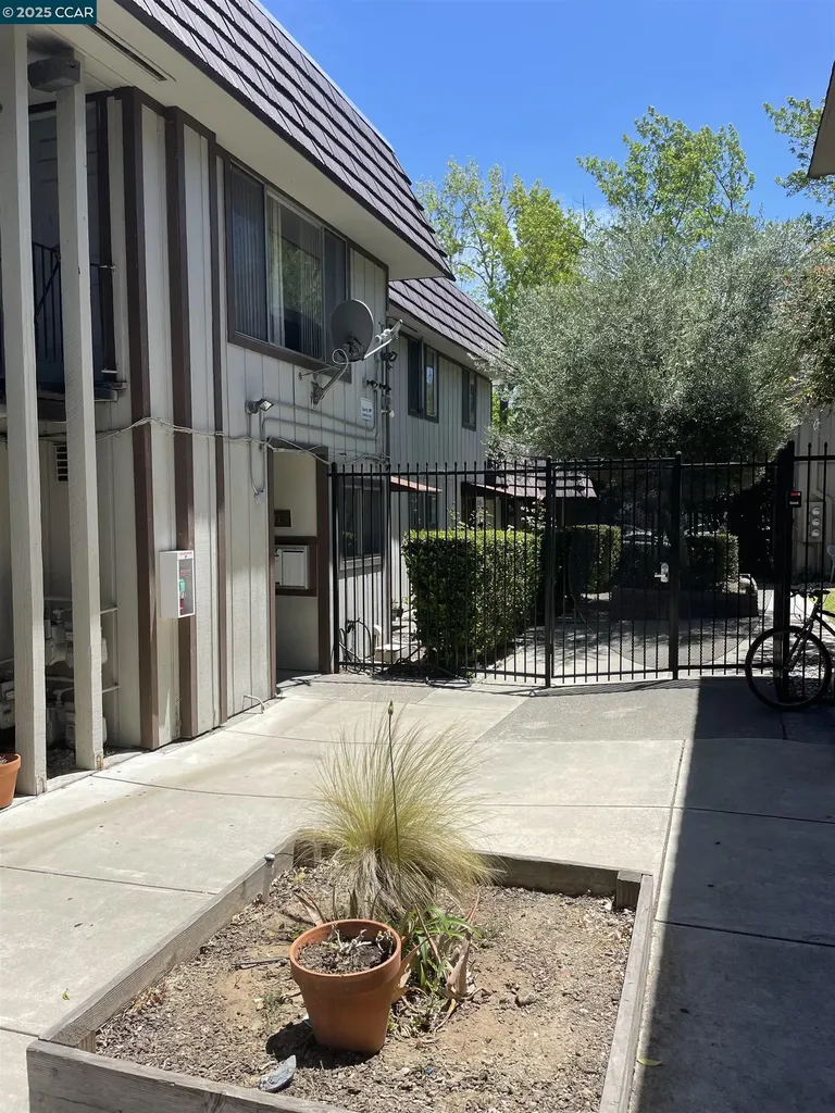 2005 Sierra Road Concord CA 94518
