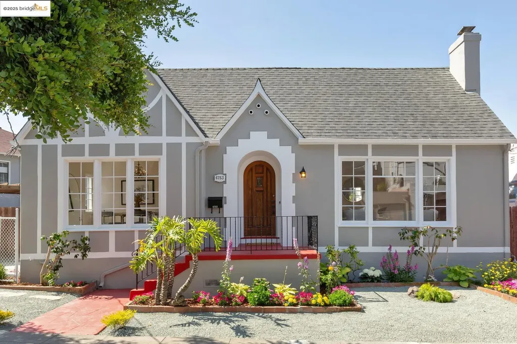 Oakland CA, 6753 Manor Crest