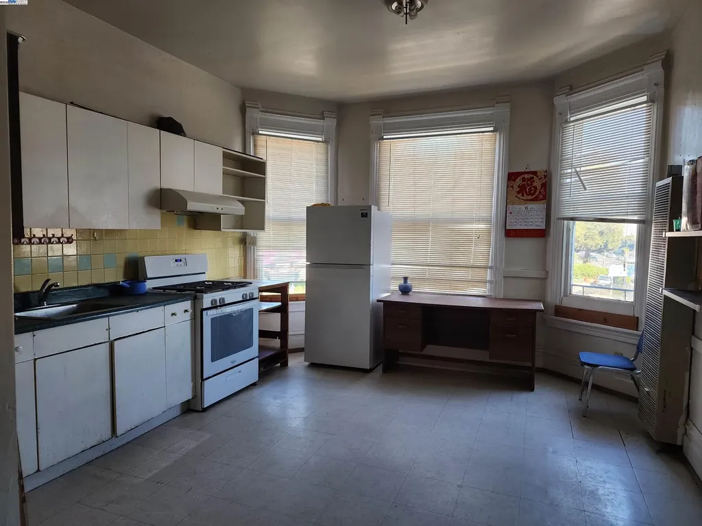 1155 International Boulevard Oakland CA 94606