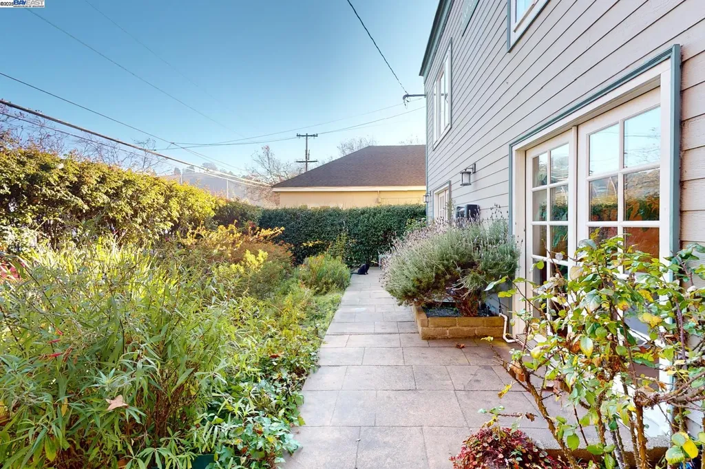 54 Railroad Avenue Richmond CA 94801