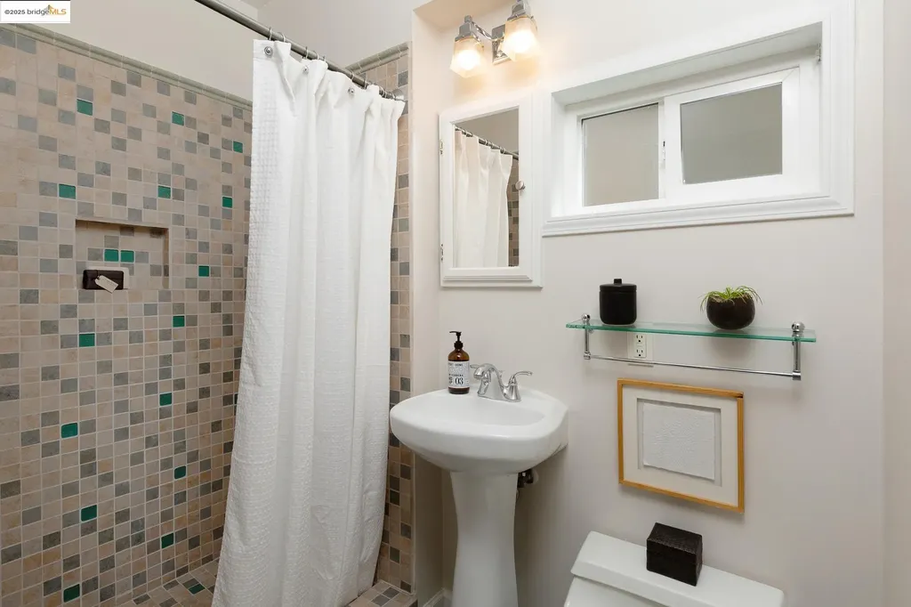 131 Sonia Street Oakland CA 94618