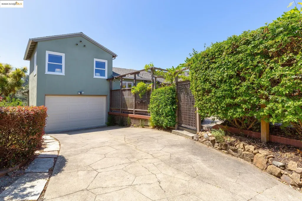 131 Sonia Street Oakland CA 94618