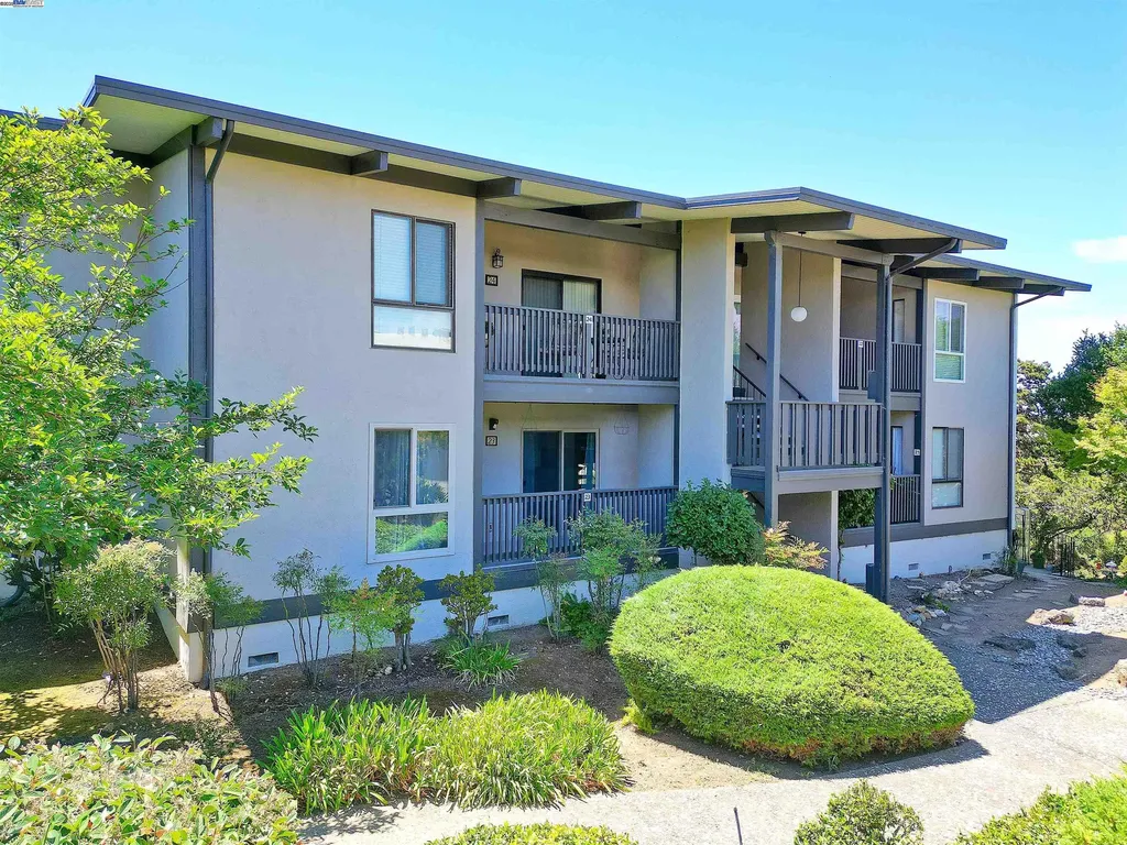 19100 Crest Avenue Castro Valley CA 94546