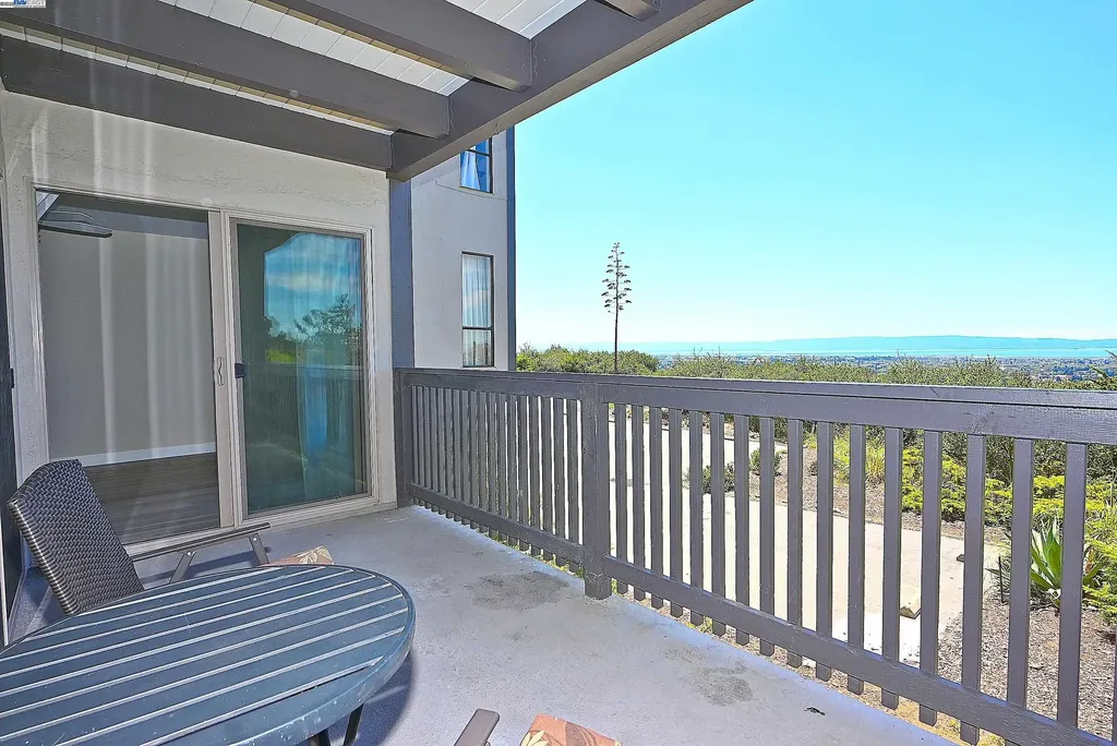 19100 Crest Avenue Castro Valley CA 94546
