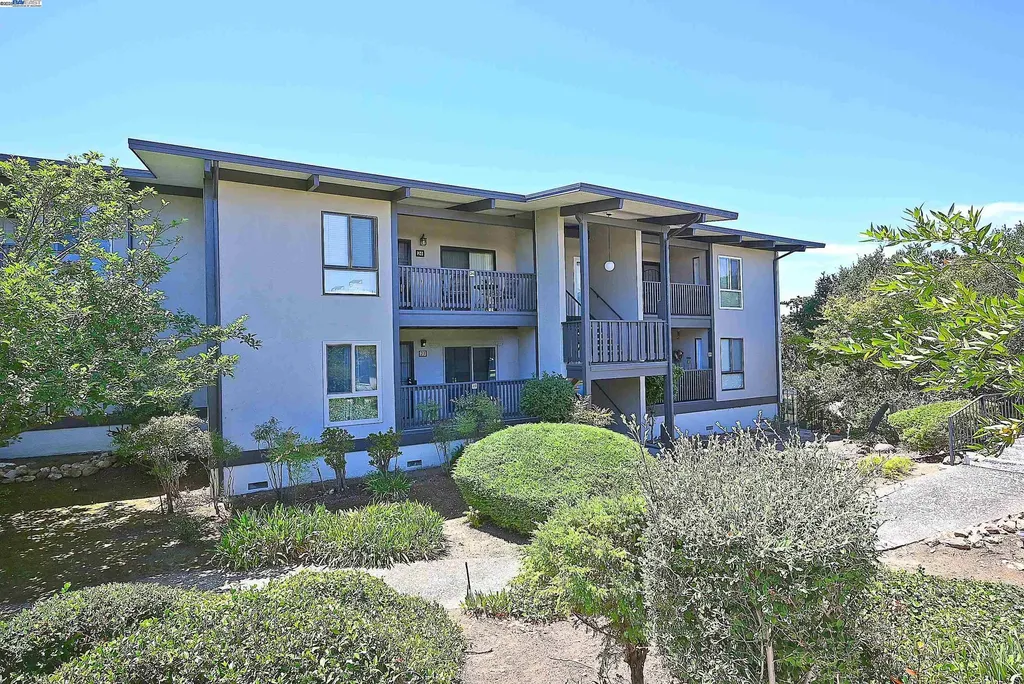 19100 Crest Avenue Castro Valley CA 94546