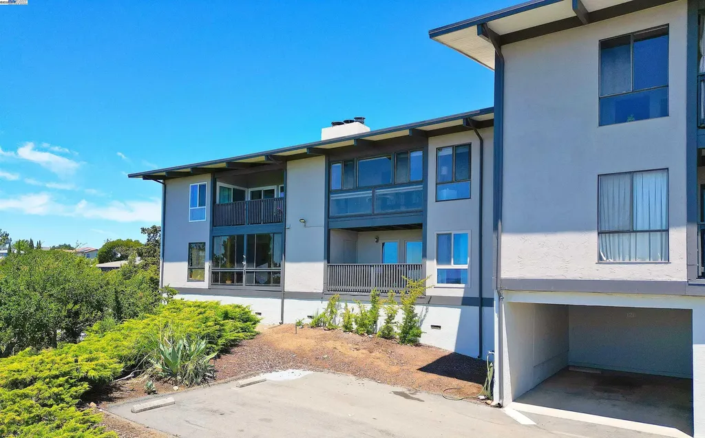 19100 Crest Avenue Castro Valley CA 94546