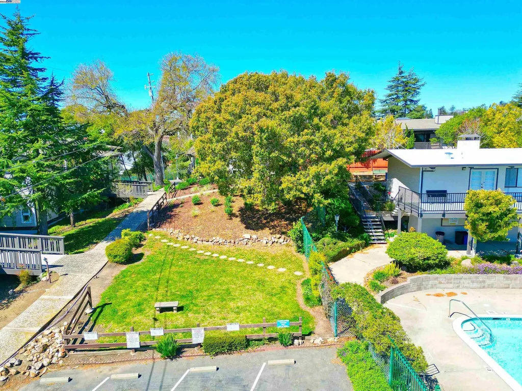 19100 Crest Avenue Castro Valley CA 94546