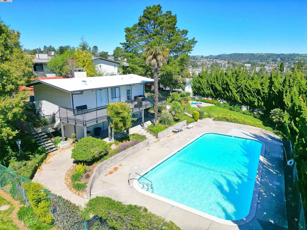 19100 Crest Avenue Castro Valley CA 94546