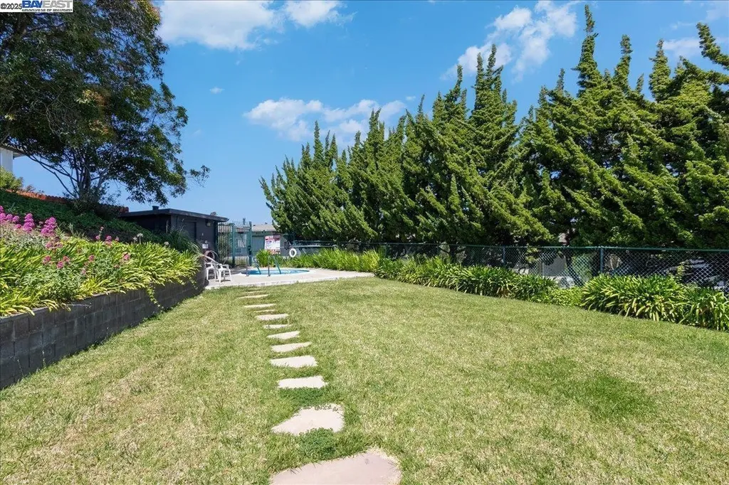 19100 Crest Avenue Castro Valley CA 94546