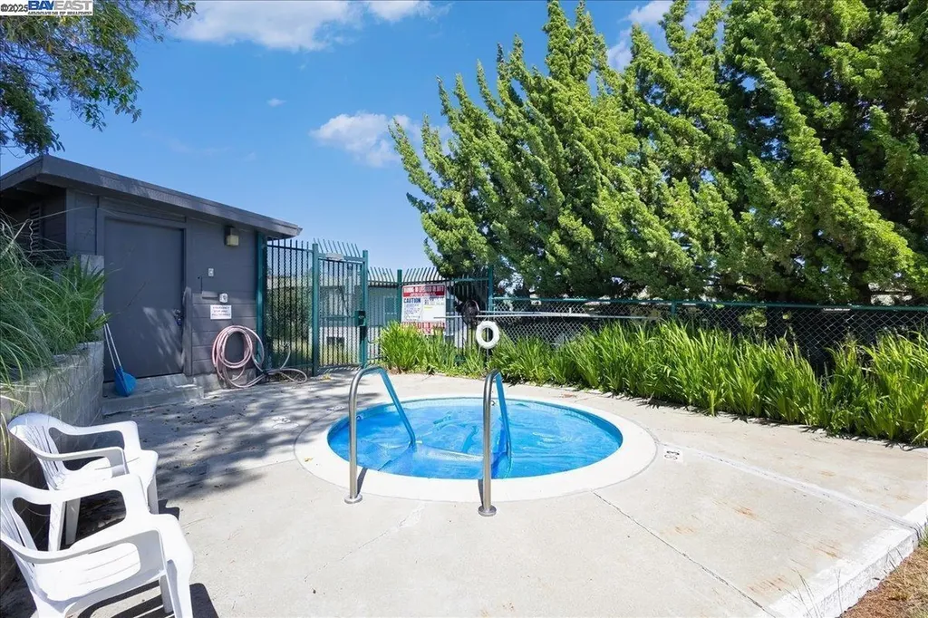 19100 Crest Avenue Castro Valley CA 94546