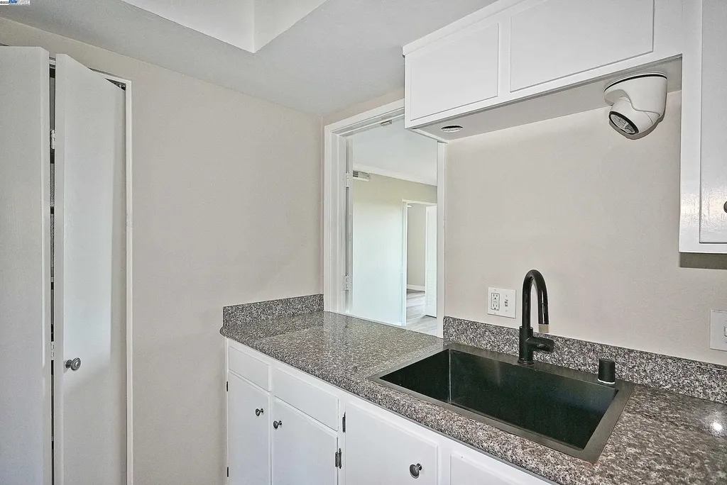 19100 Crest Avenue Castro Valley CA 94546