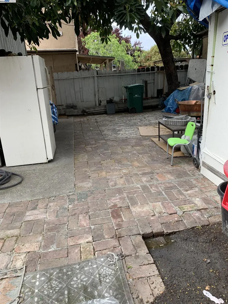 9656 D Street Oakland CA 94603