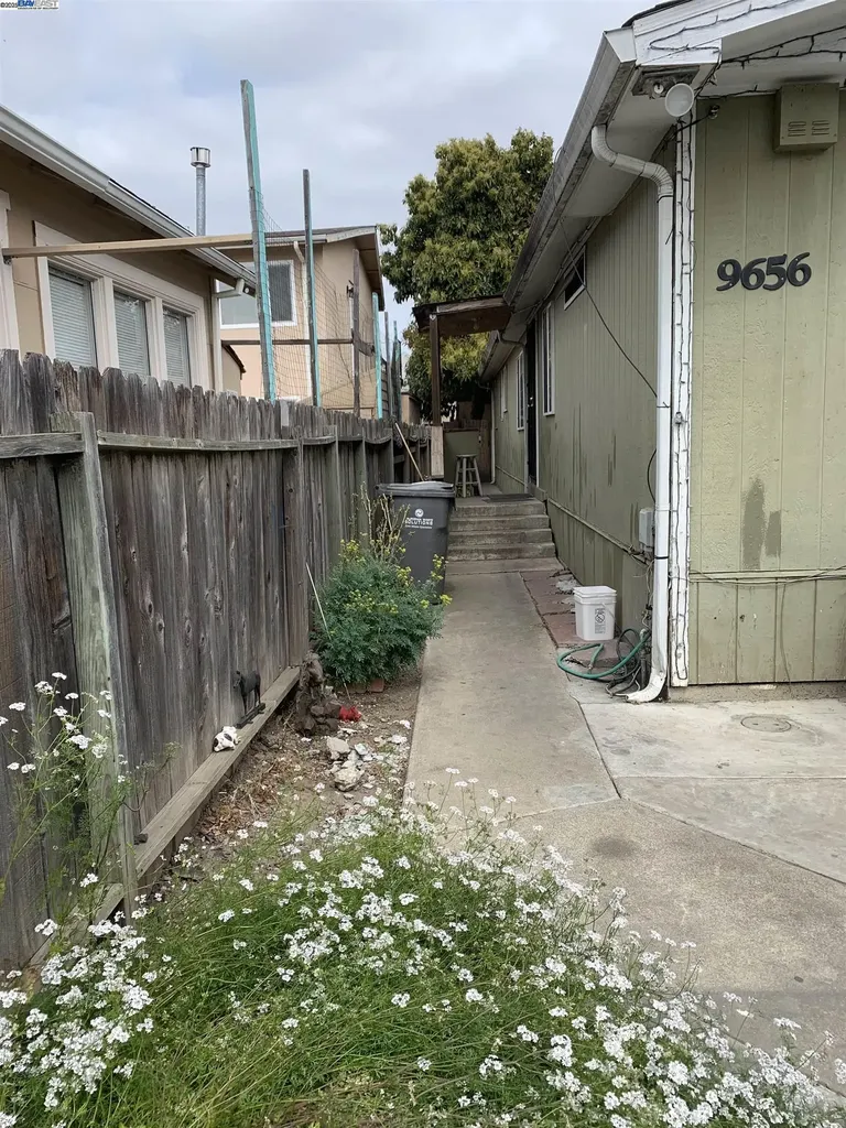 9656 D Street Oakland CA 94603