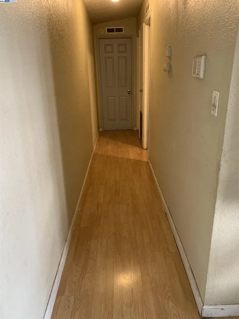 9656 D Street Oakland CA 94603