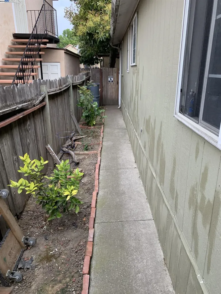 9656 D Street Oakland CA 94603