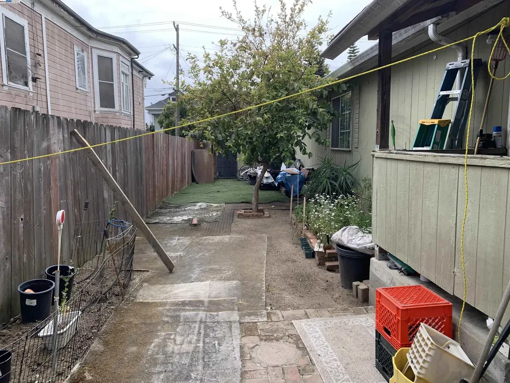 9656 D Street Oakland CA 94603