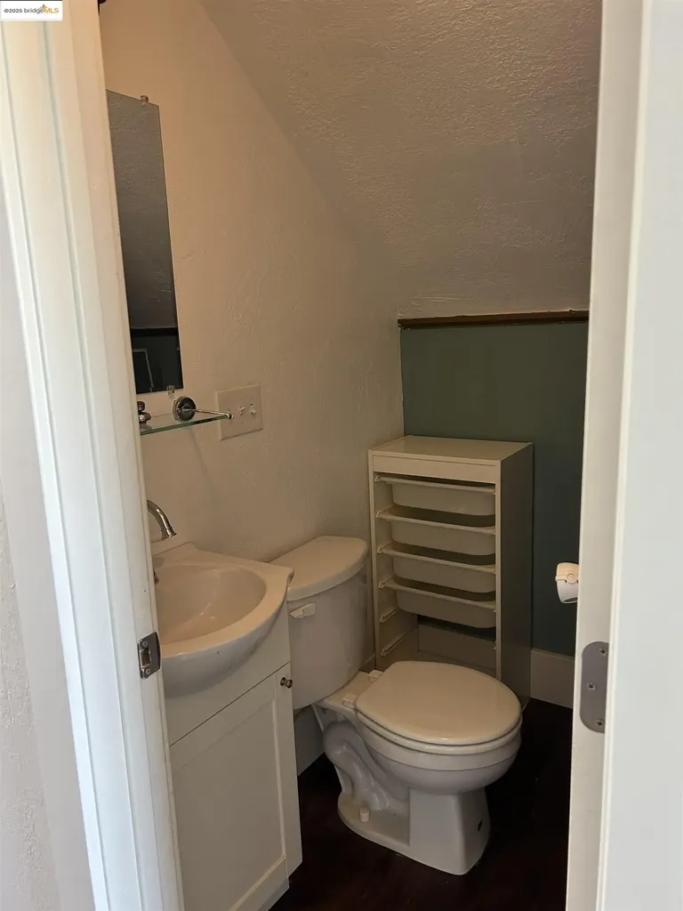 1703 Macarthur Boulevard Oakland CA 94602