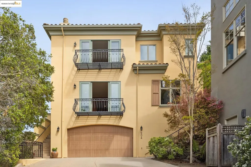 Berkeley CA, 904 Alvarado Road