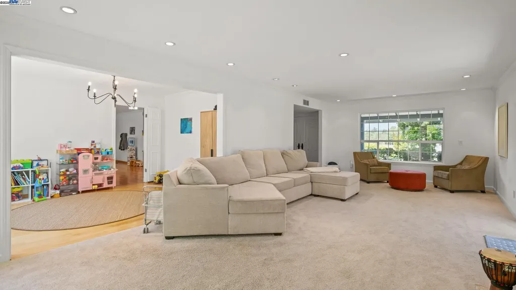 11 Oak Tree Court San Rafael CA 94903