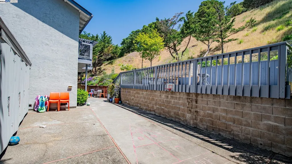11 Oak Tree Court San Rafael CA 94903