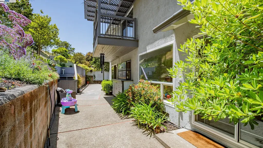 11 Oak Tree Court San Rafael CA 94903