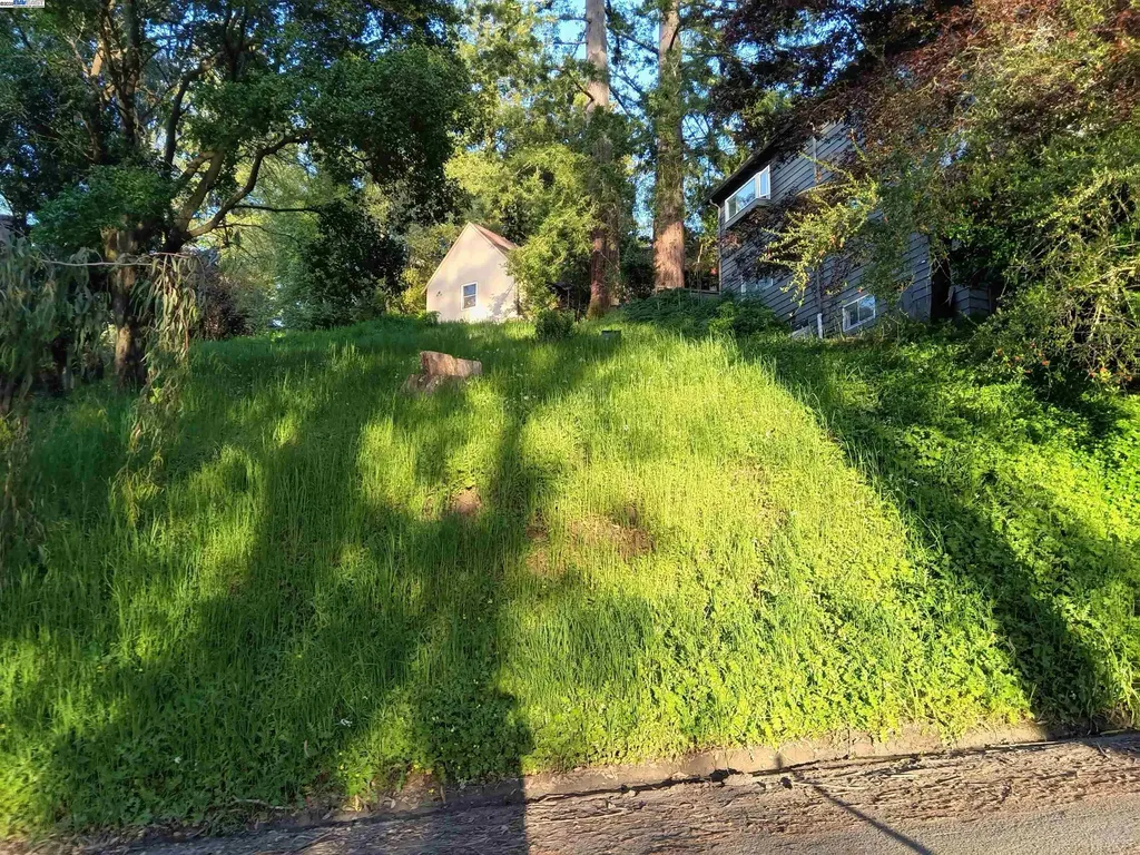 1375 Queens Road Berkeley CA 94708