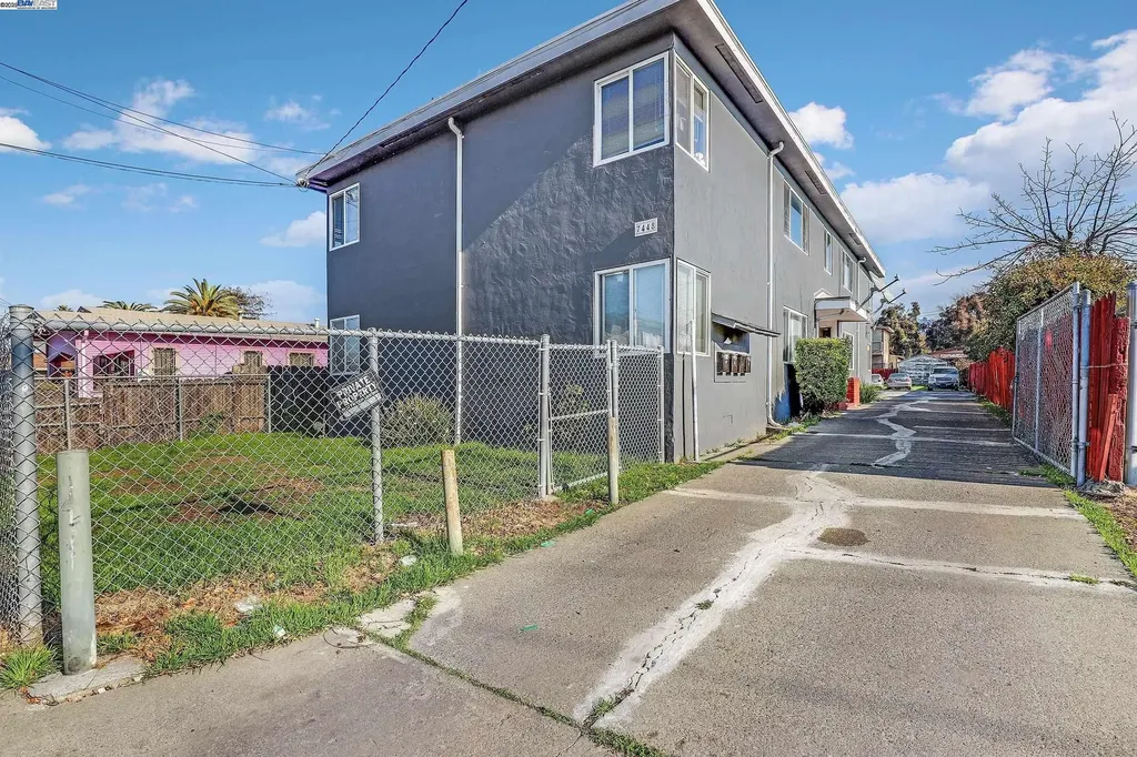 7448 Lockwood Street Oakland CA 94621