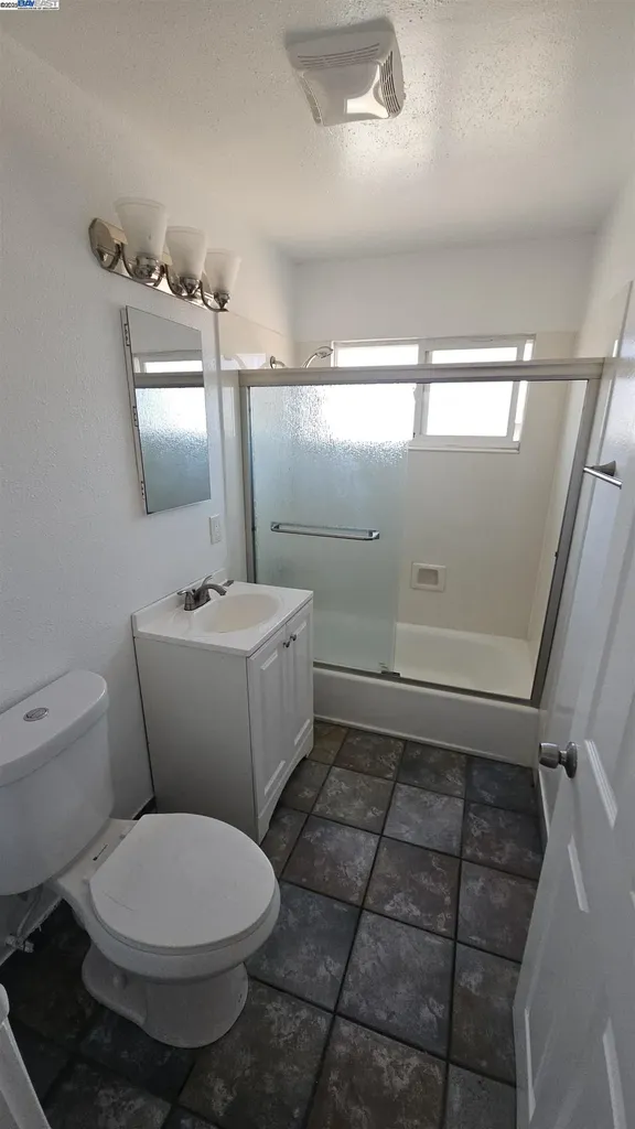 7448 Lockwood Street Oakland CA 94621