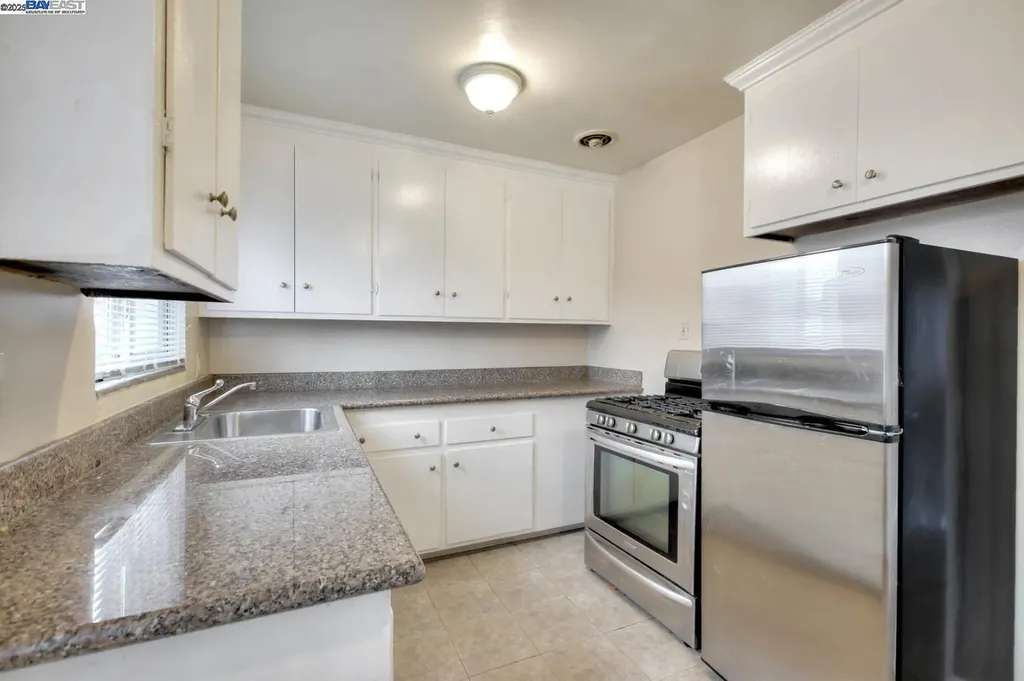 7448 Lockwood Street Oakland CA 94621