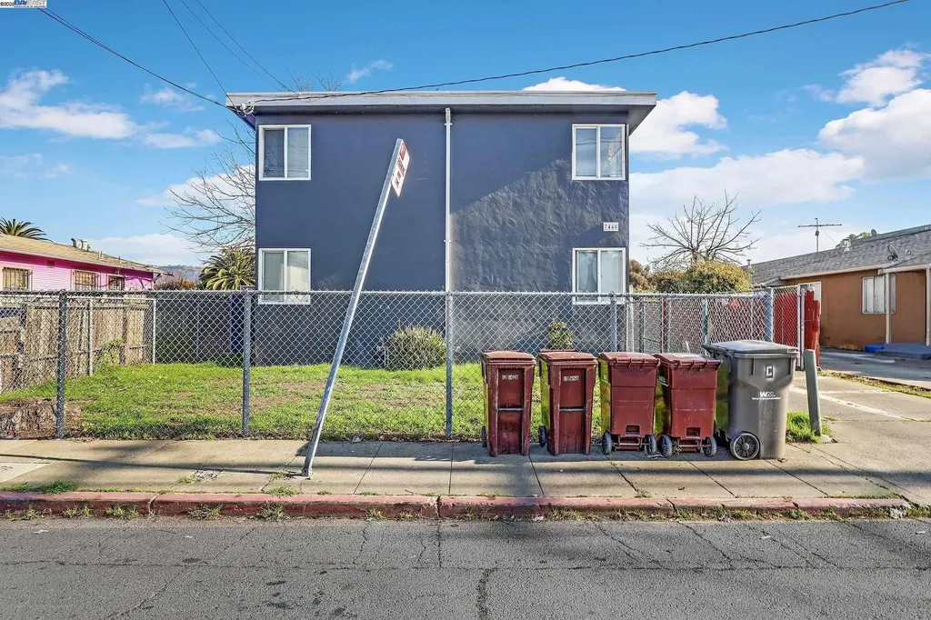 7448 Lockwood Street Oakland CA 94621