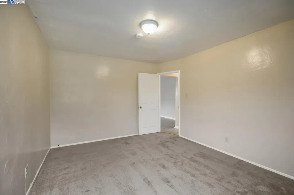 7448 Lockwood Street Oakland CA 94621