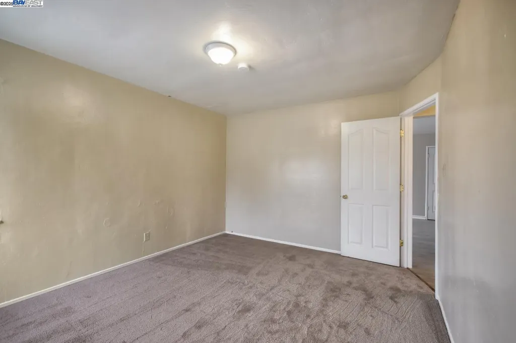 7448 Lockwood Street Oakland CA 94621