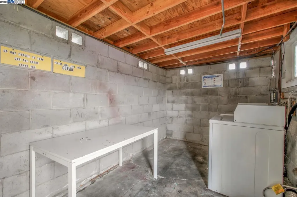 7448 Lockwood Street Oakland CA 94621
