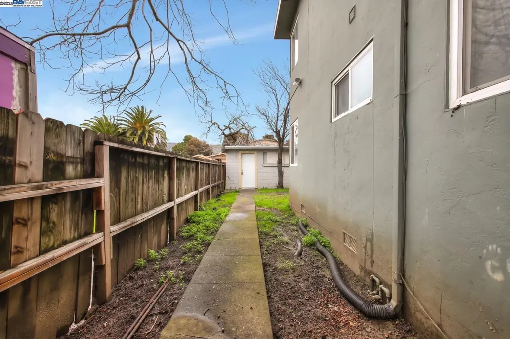 7448 Lockwood Street Oakland CA 94621