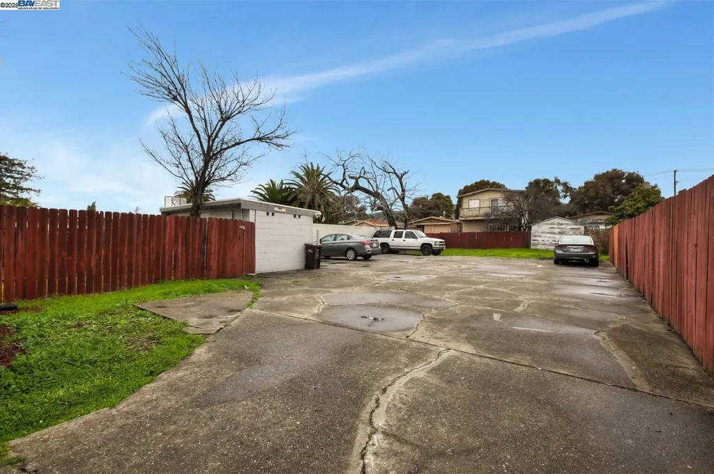 7448 Lockwood Street Oakland CA 94621