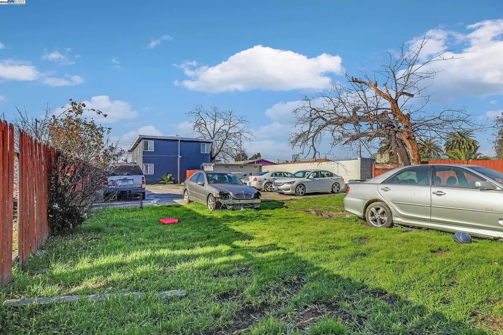 7448 Lockwood Street Oakland CA 94621