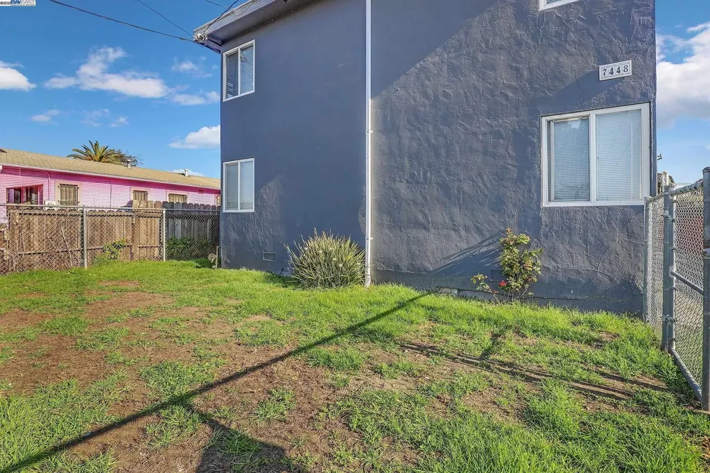 7448 Lockwood Street Oakland CA 94621