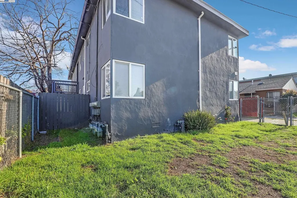 7448 Lockwood Street Oakland CA 94621