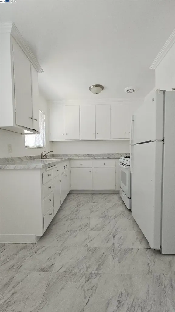 7448 Lockwood Street Oakland CA 94621
