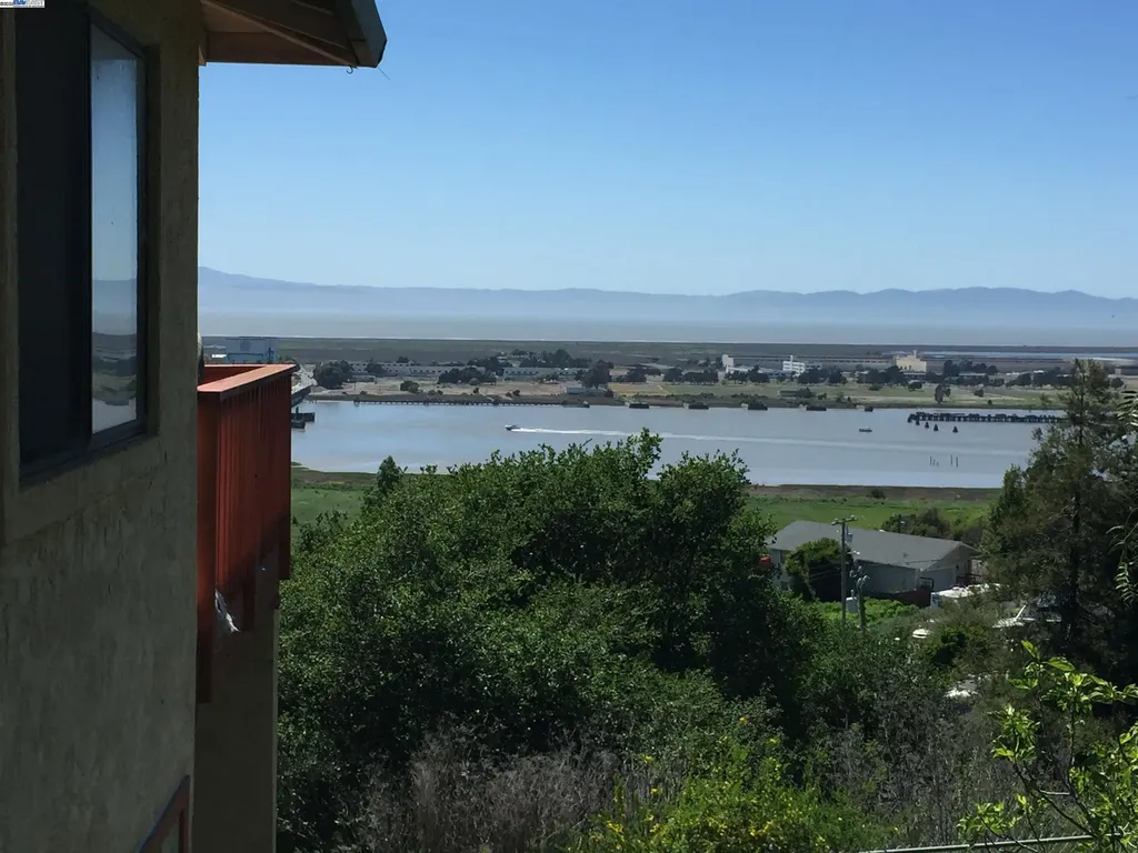 25 Burnham Street Vallejo CA 94590