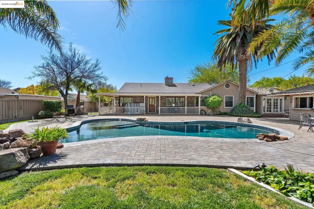 1924 Las Montanas Court Brentwood CA 94513