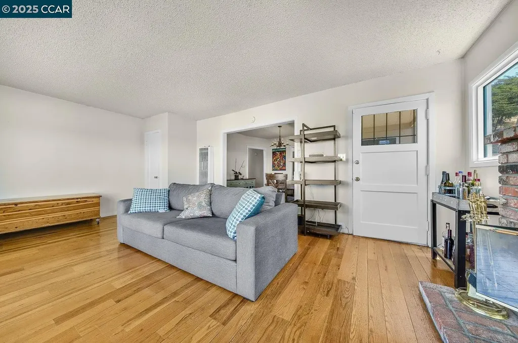 9305 Burr Street Oakland CA 94605